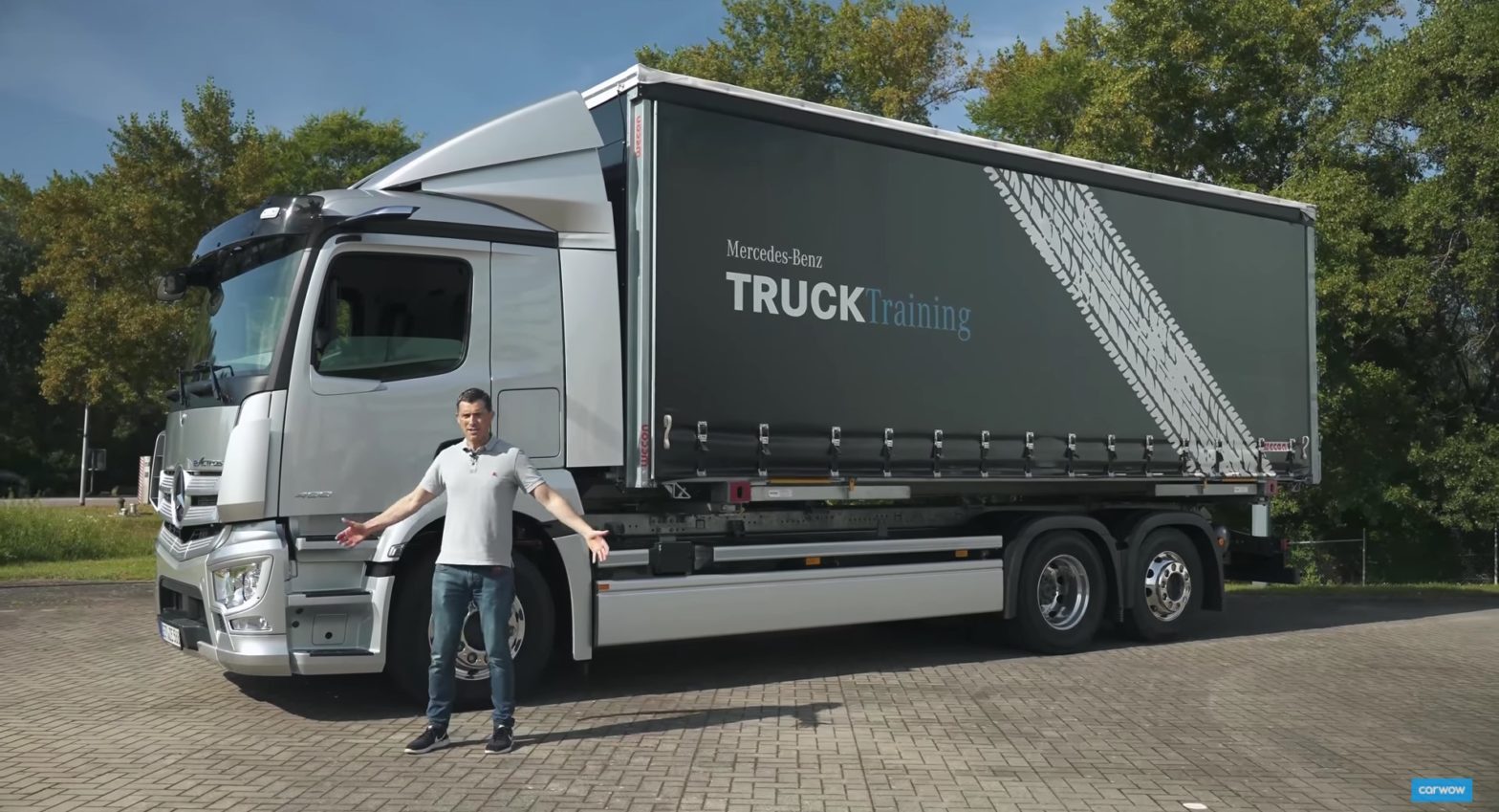 Mercedes-Benz’s New eActros Electric Truck Looks Remarkably Easy To Drive