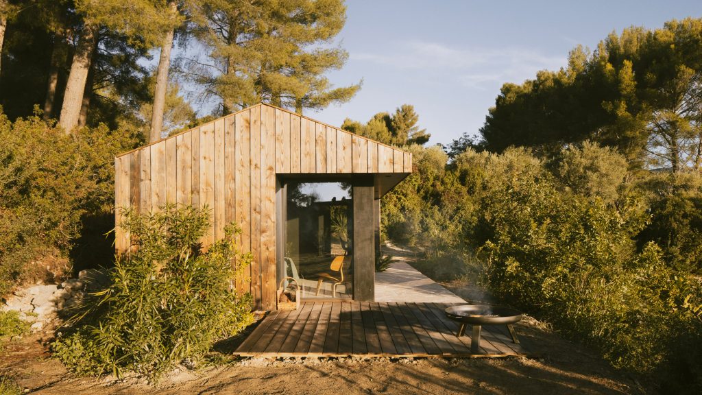Daab Design clads French cabin with scorched pine wood